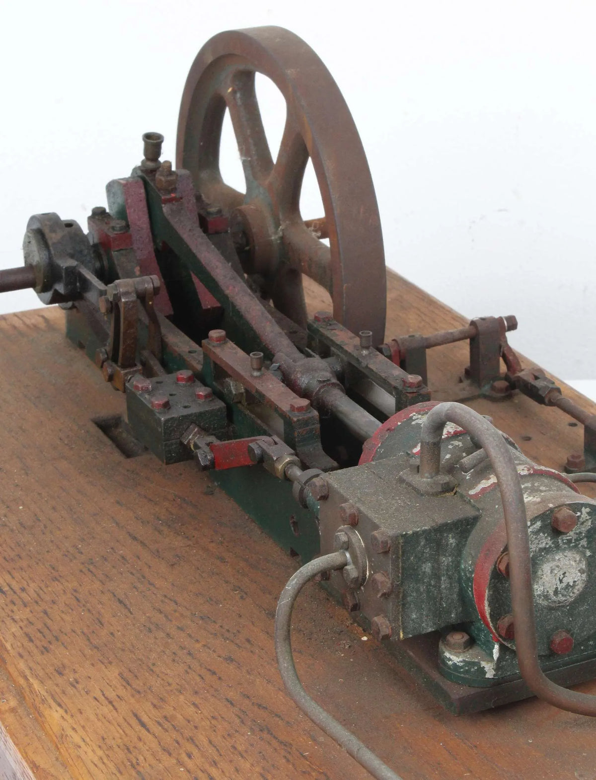 Vintage horizontal mill engine with reversing gear