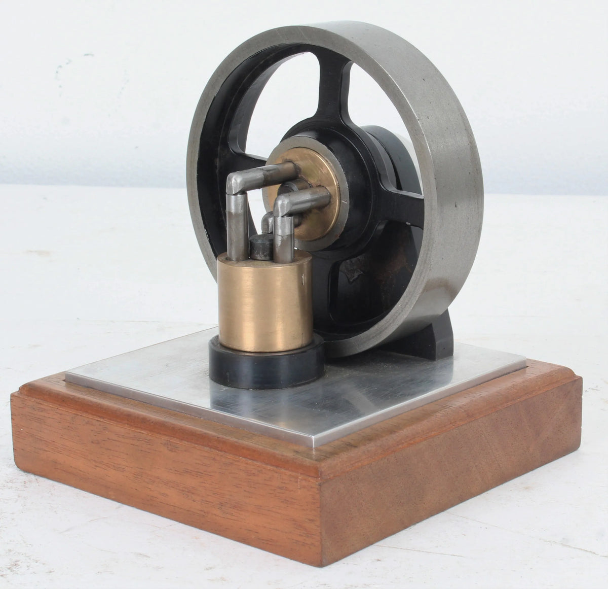 Six cylinder "elbow" engine