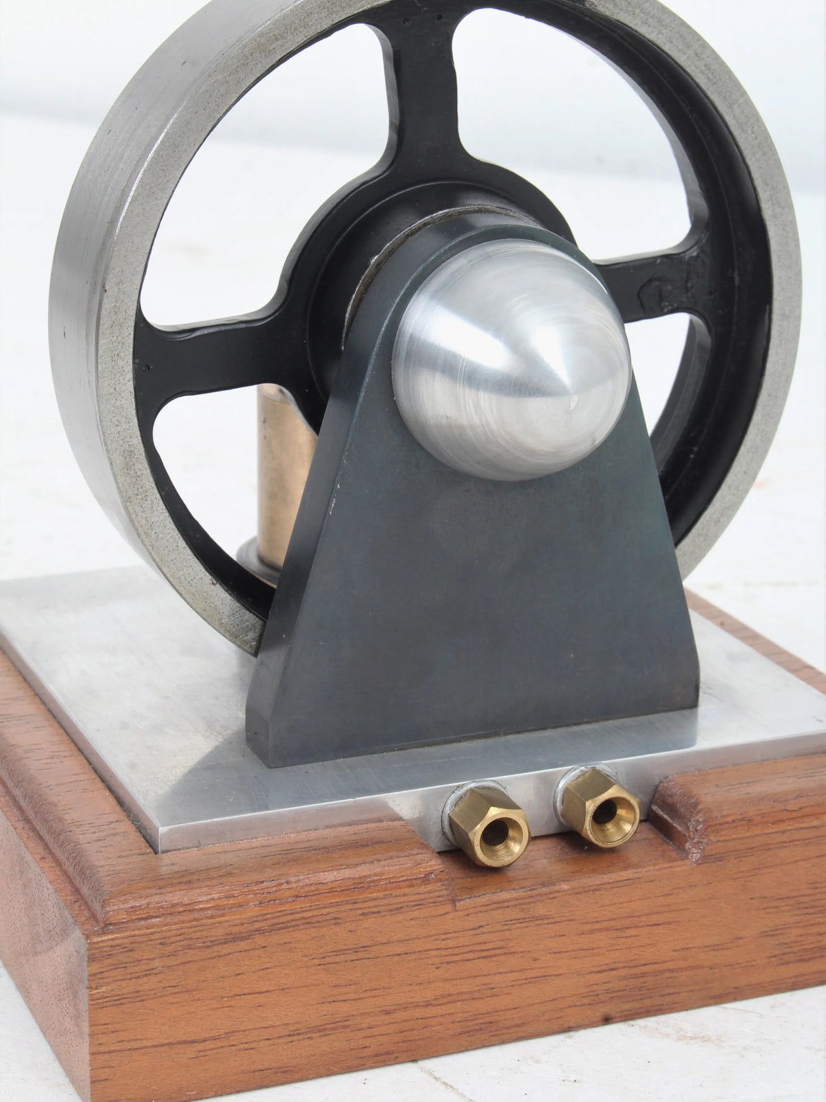 Six cylinder "elbow" engine