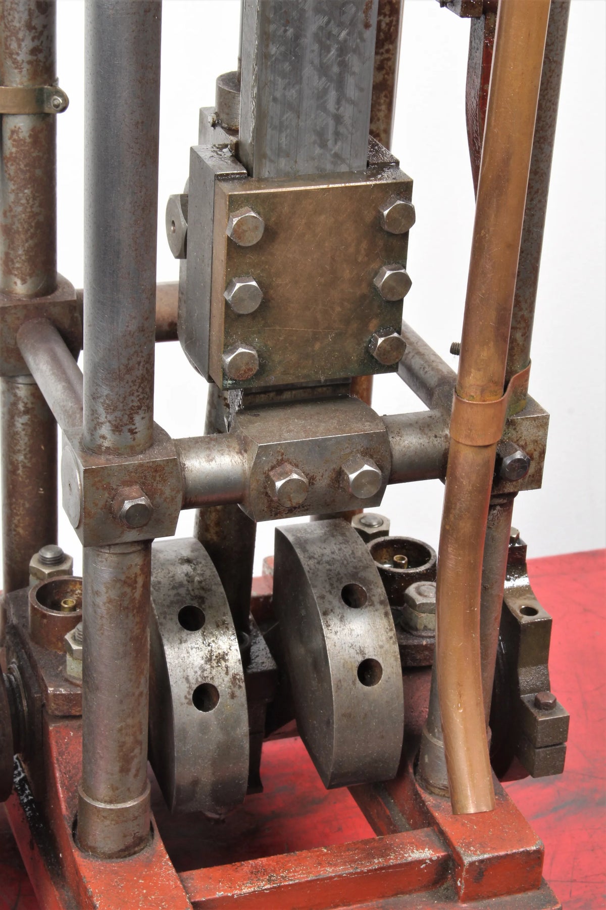 Large vertical engine