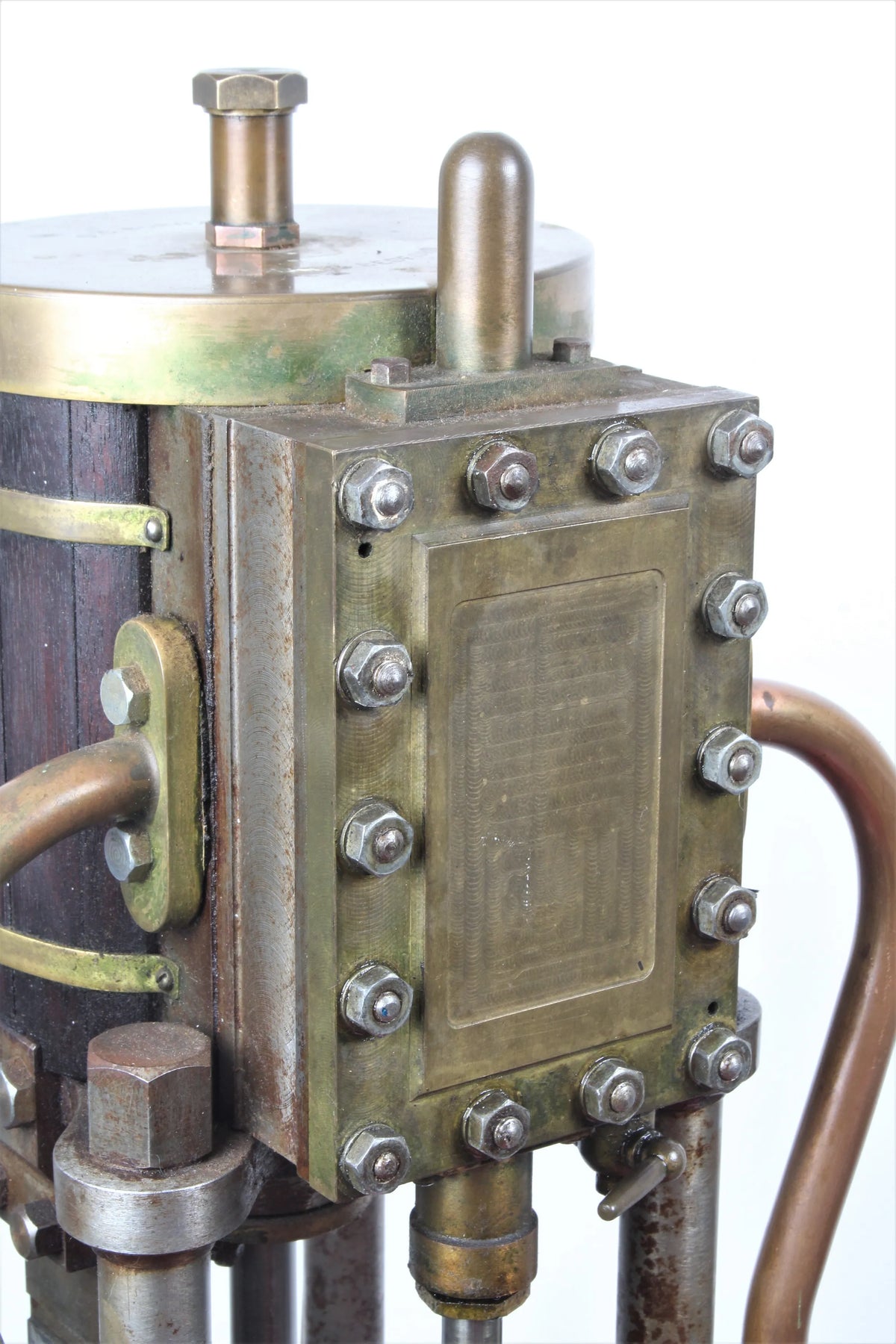 Large vertical engine