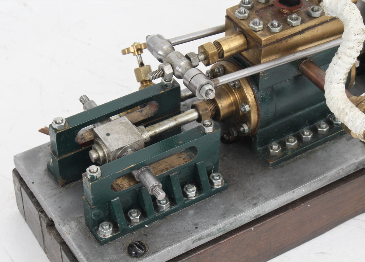Horizontal side rod engine