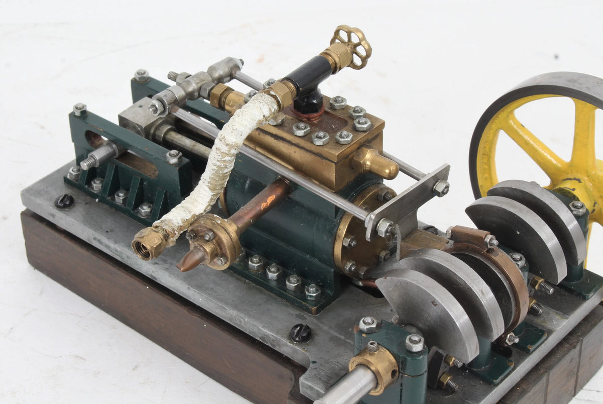 Horizontal side rod engine