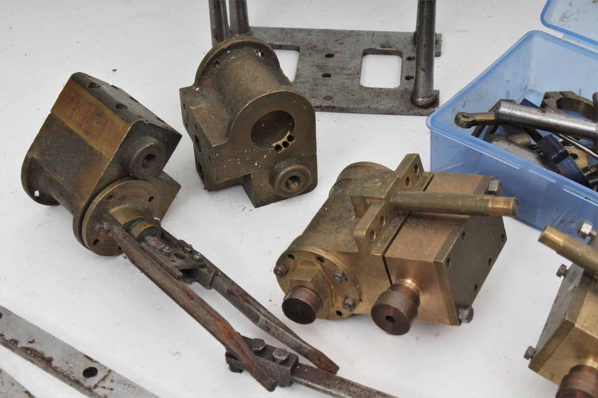 Assorted small cylinders & castings
