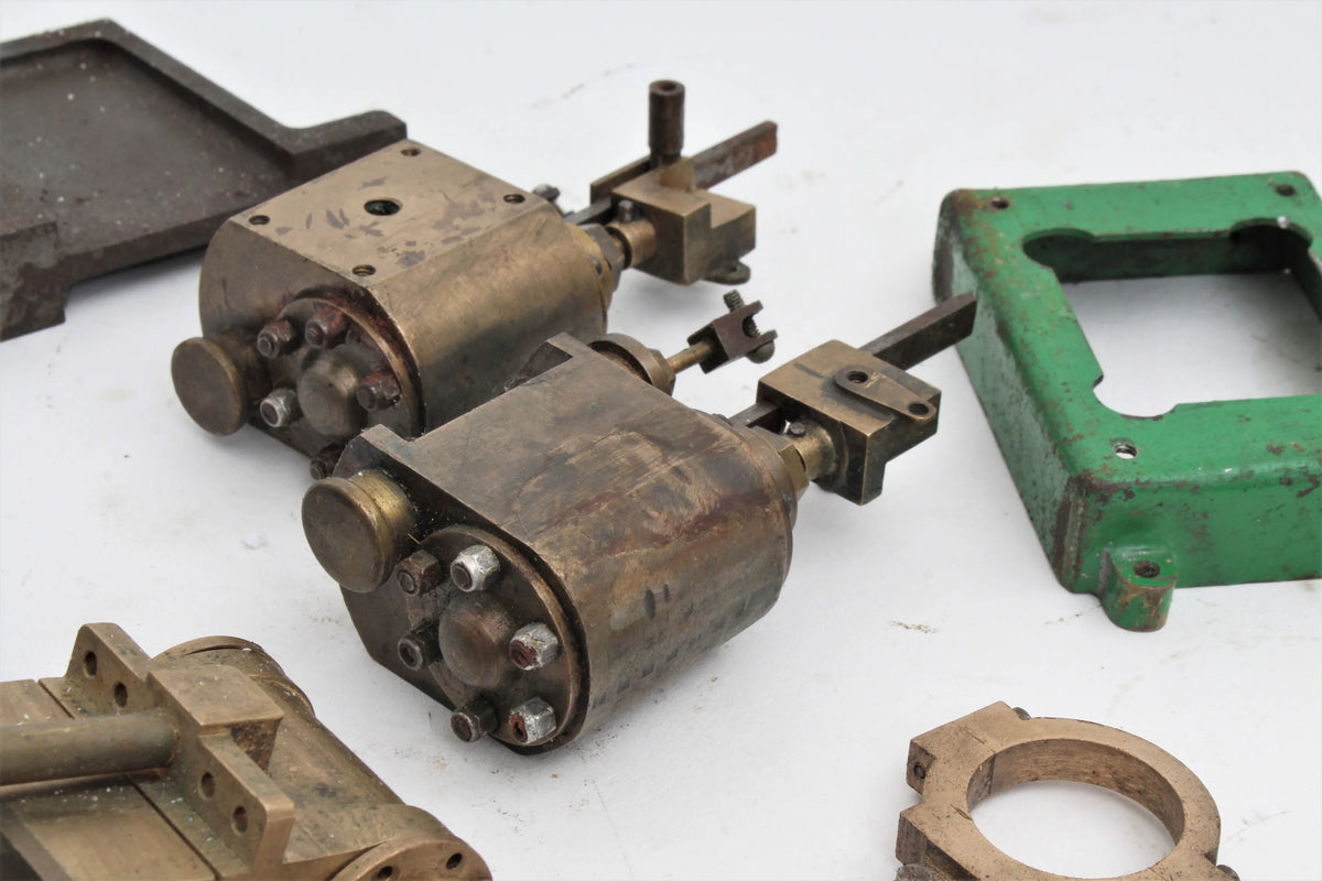 Assorted small cylinders & castings