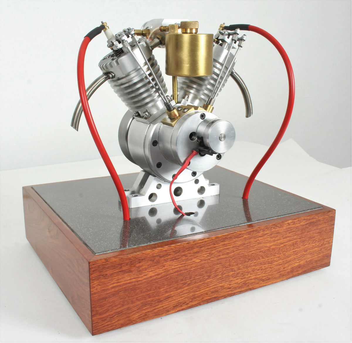 Freelance V-twin IC engine