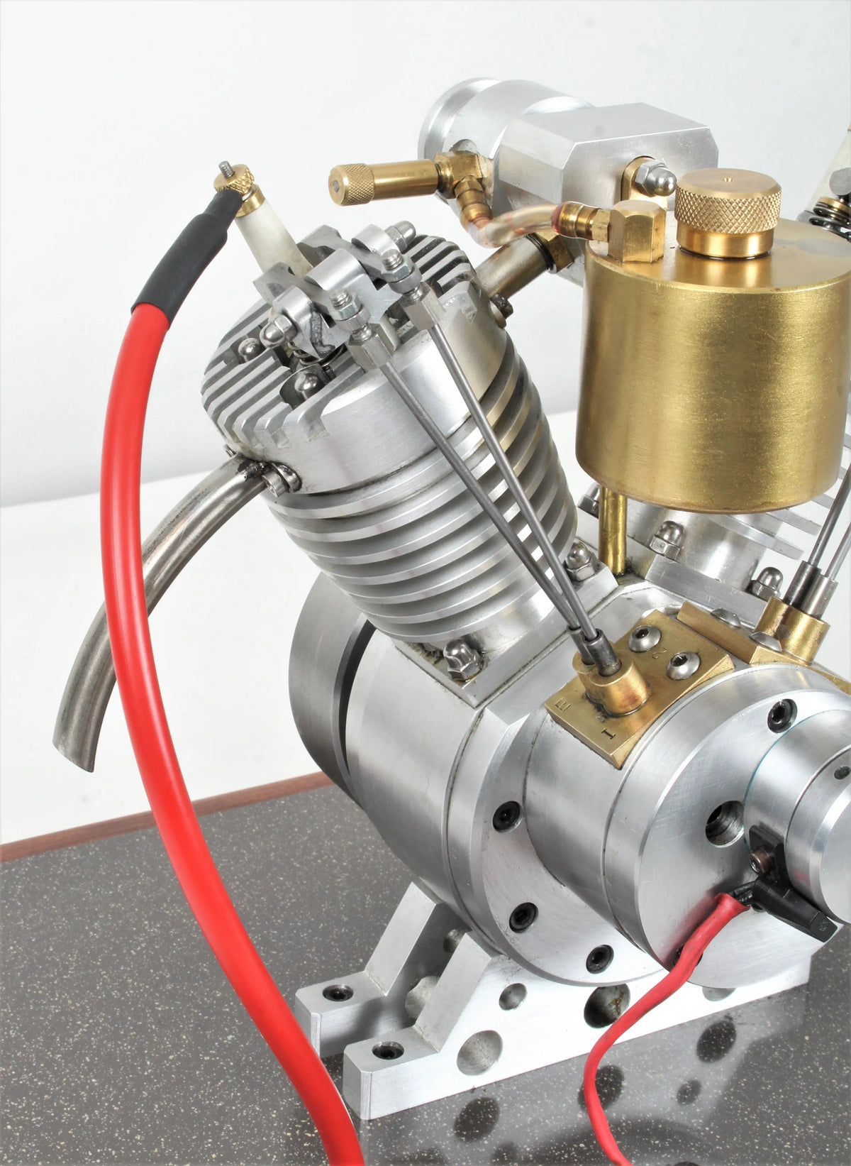 Freelance V-twin IC engine