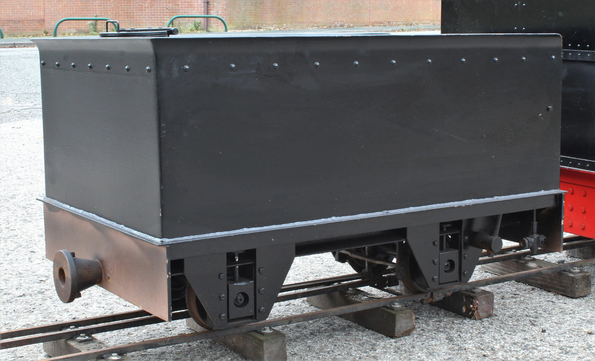7 1/4 inch gauge Hunslet "Lilla" 0-4-0ST with tender