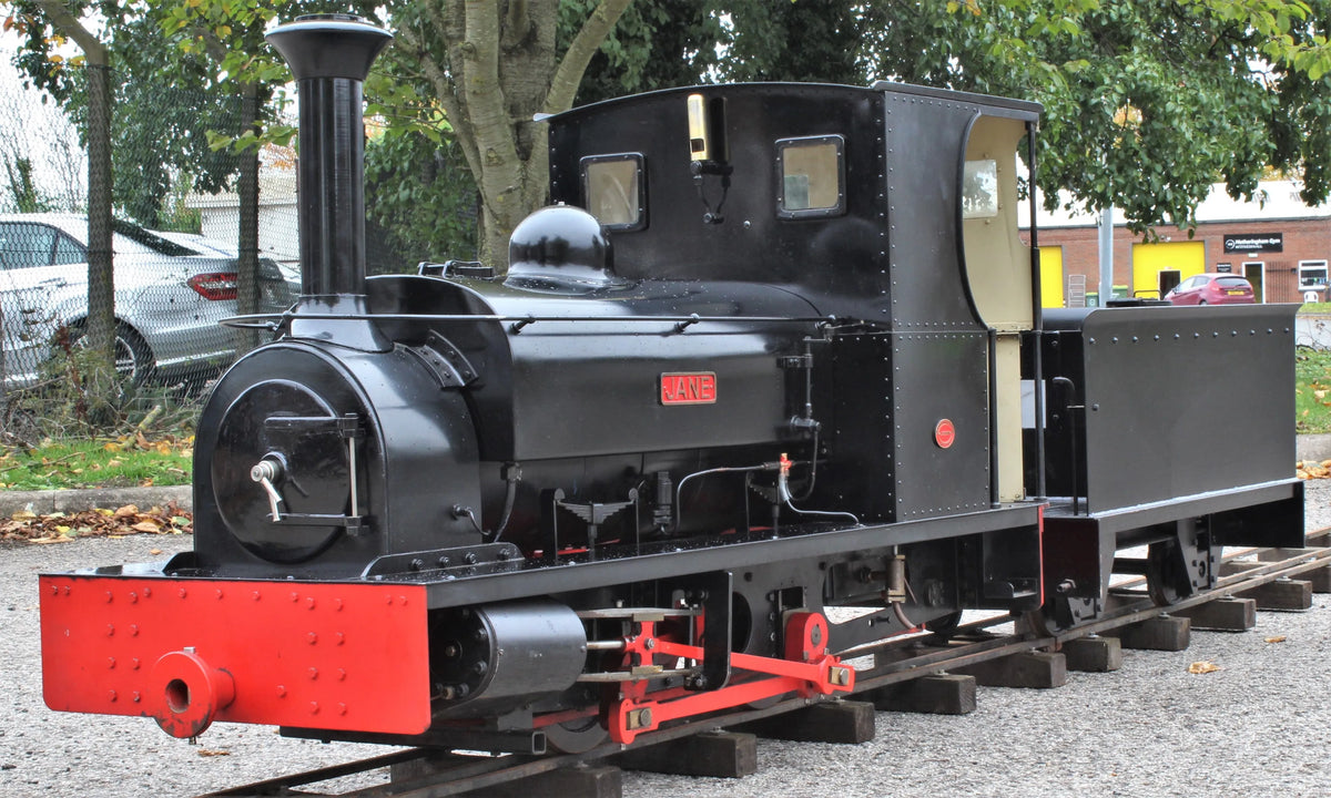 7 1/4 inch gauge Hunslet "Lilla" 0-4-0ST with tender