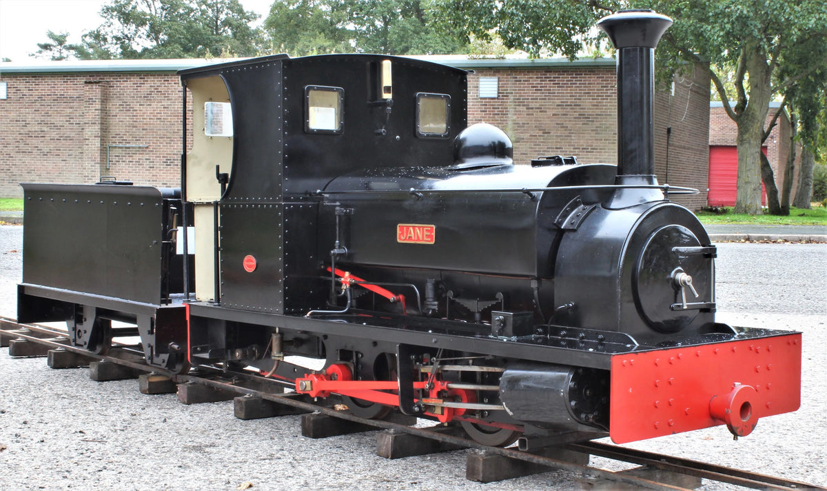 7 1/4 inch gauge Hunslet "Lilla" 0-4-0ST with tender