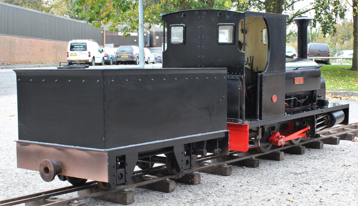 7 1/4 inch gauge Hunslet "Lilla" 0-4-0ST with tender