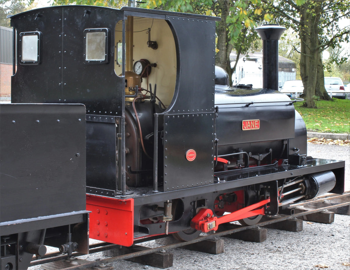 7 1/4 inch gauge Hunslet "Lilla" 0-4-0ST with tender