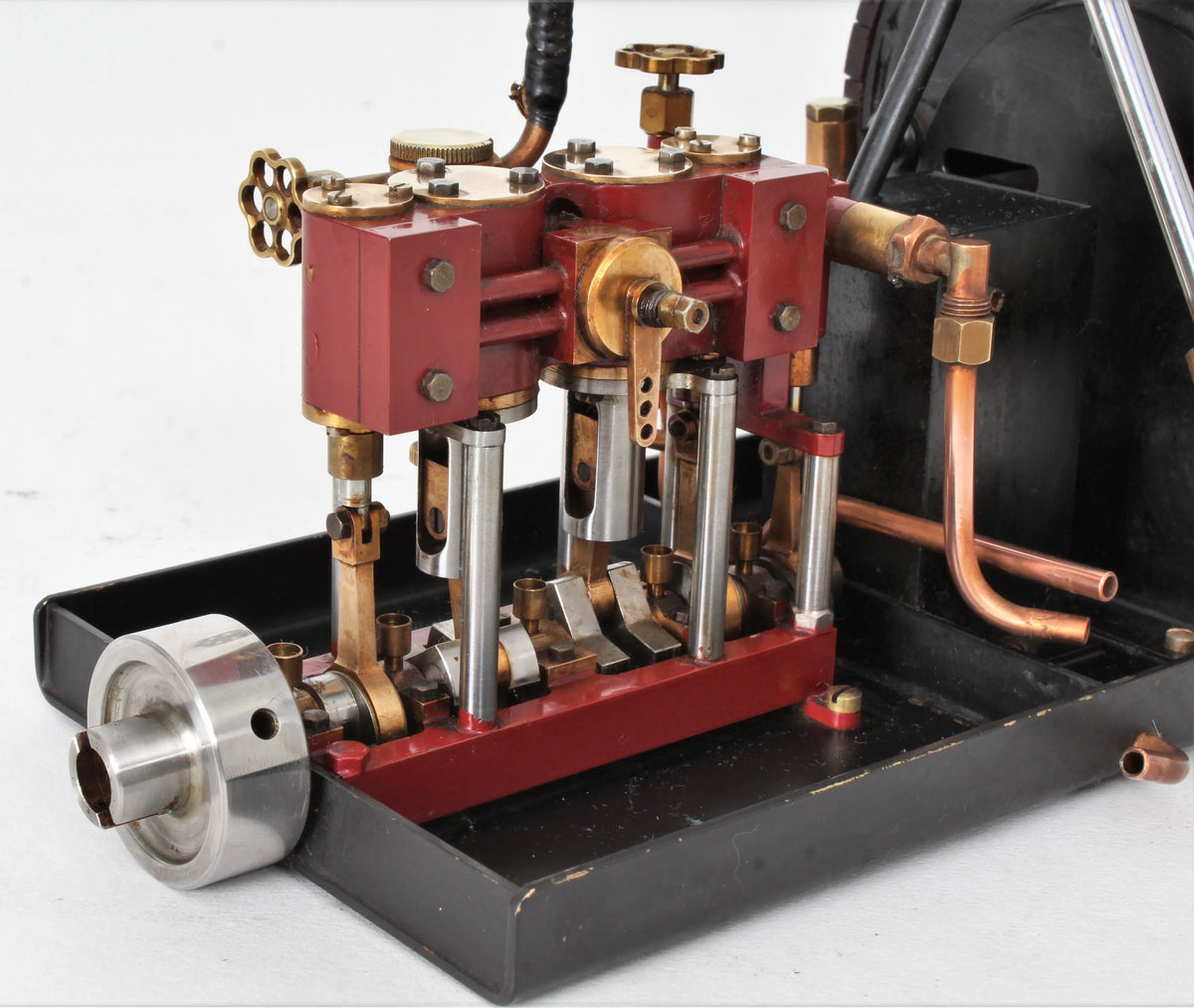 Gas-fired marine steam plant with reversing twin engine