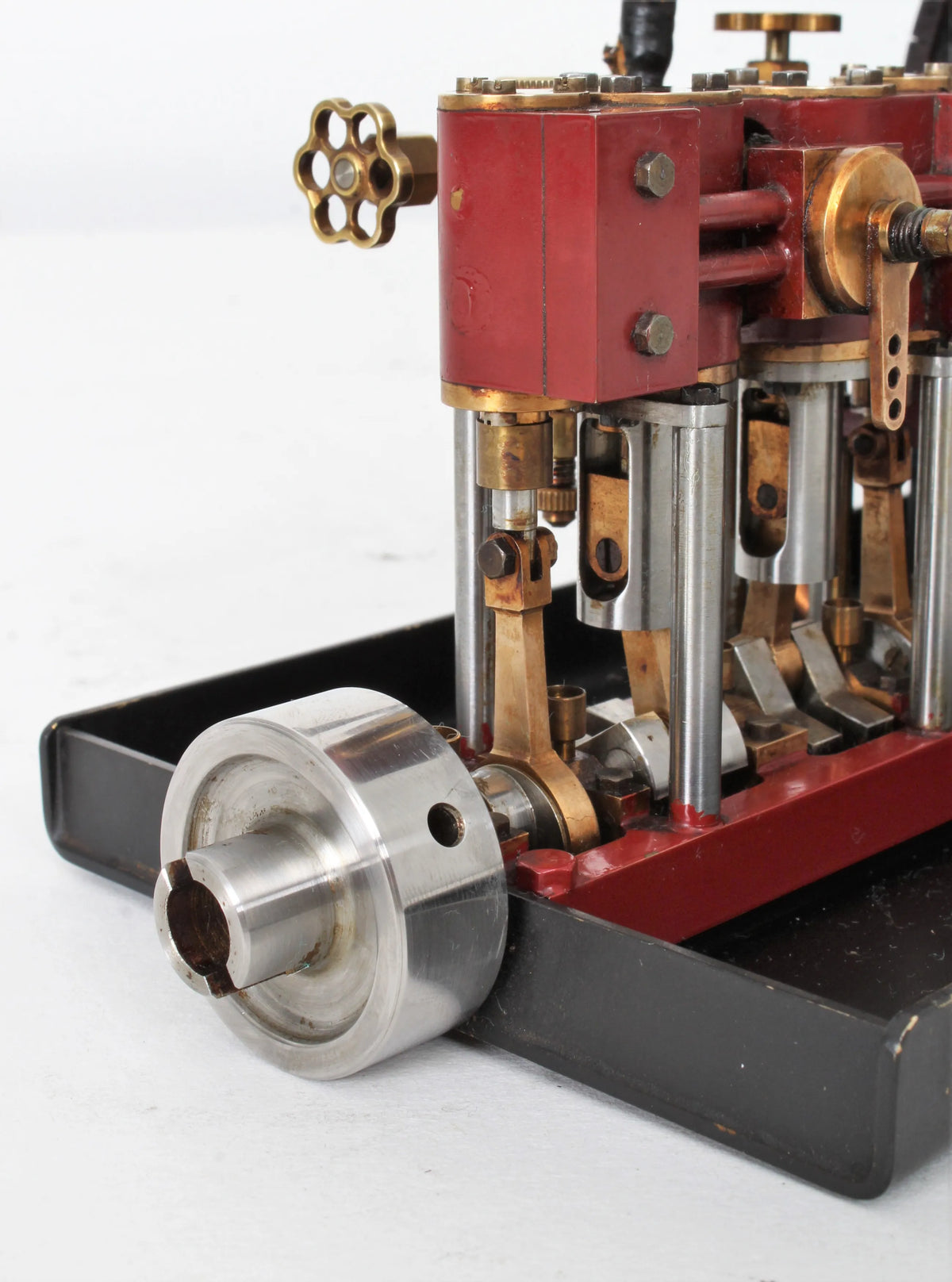 Gas-fired marine steam plant with reversing twin engine