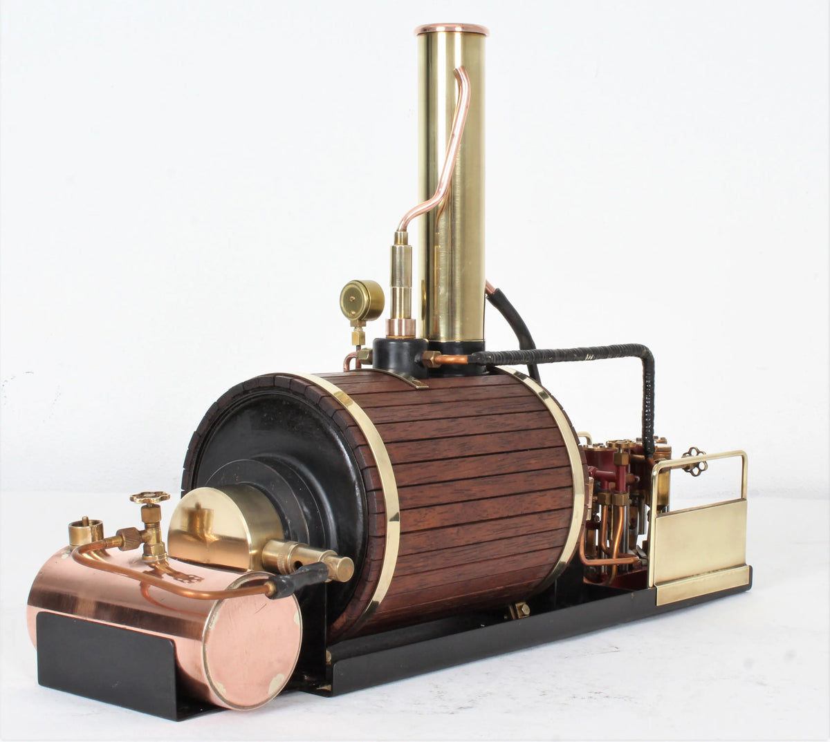 Gas-fired marine steam plant with reversing twin engine