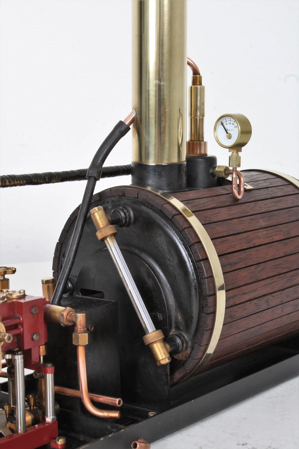 Gas-fired marine steam plant with reversing twin engine