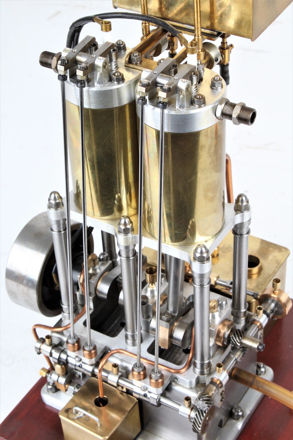 Open crank vertical twin internal combustion engine