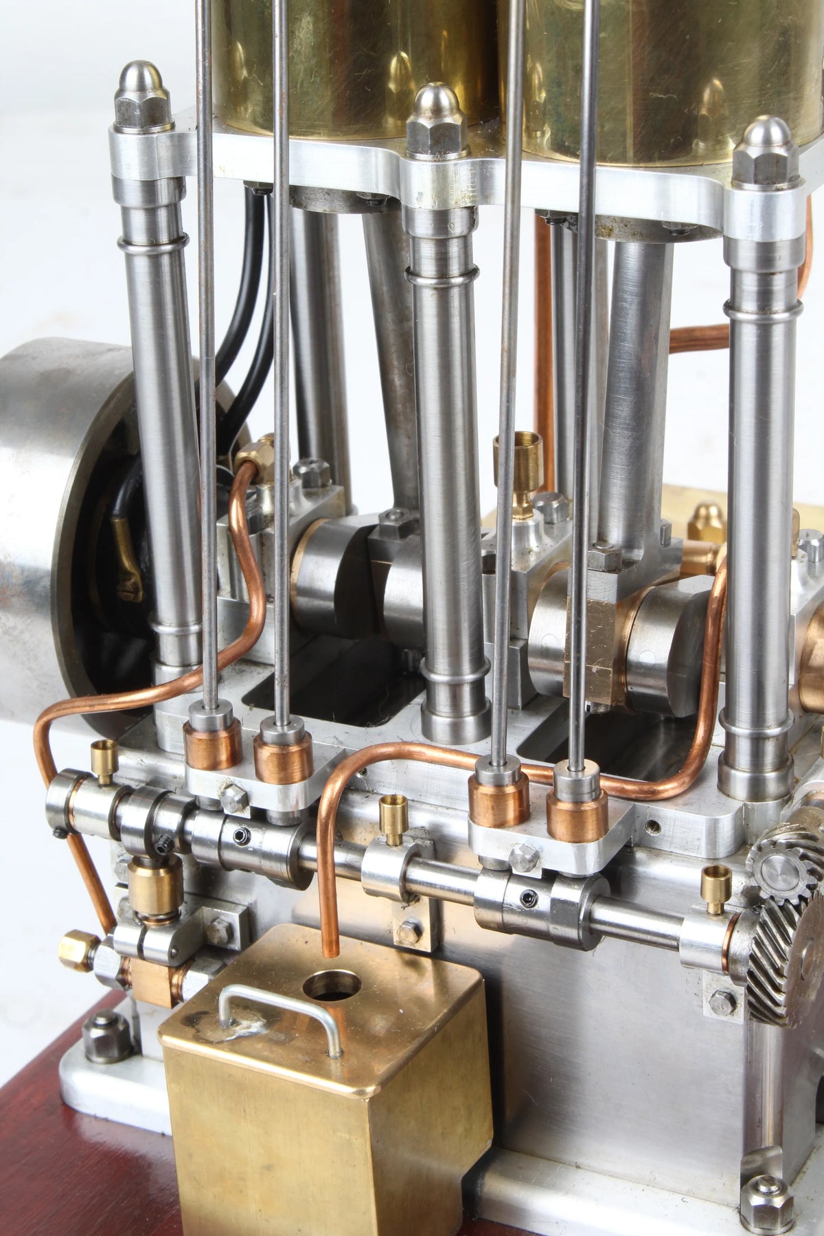 Open crank vertical twin internal combustion engine
