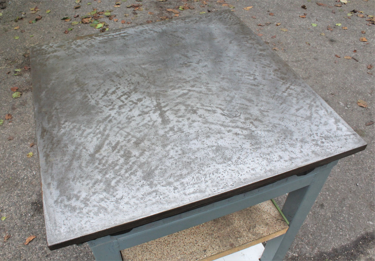 Surface table with stand