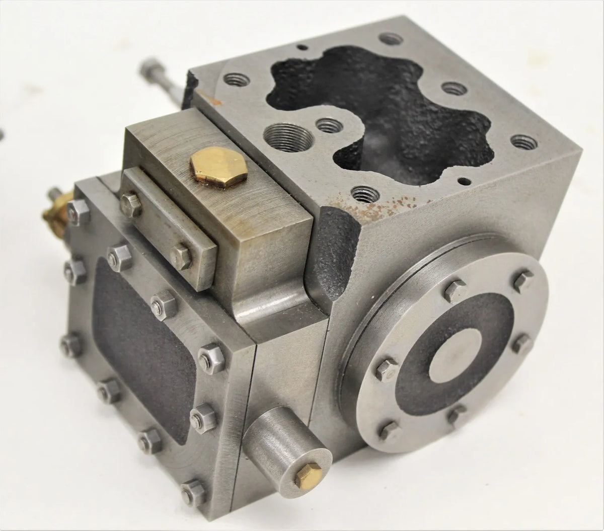 Pair of commercially machined "Sweet Pea" cylinder assemblies