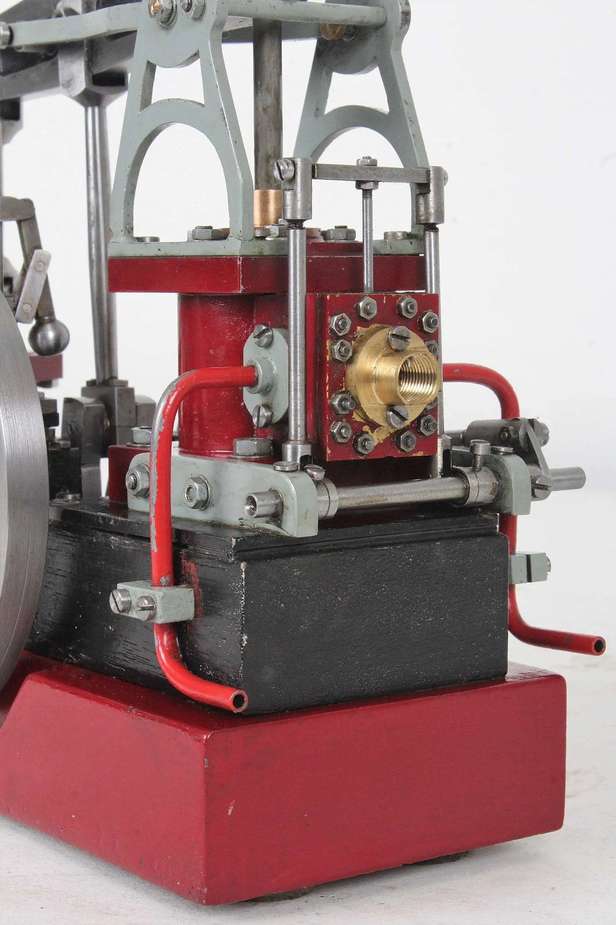 Small half beam engine