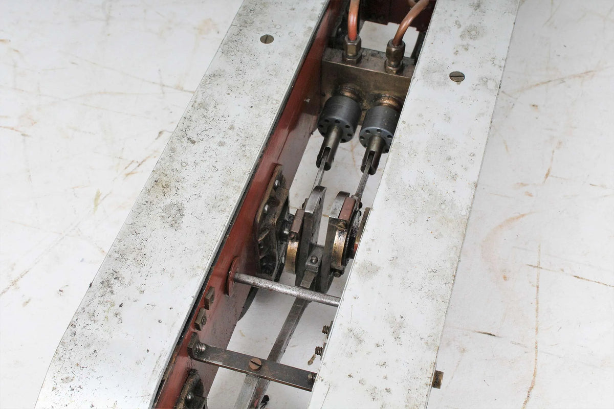 2 1/2 inch gauge V2 Green Arrow chassis/tender