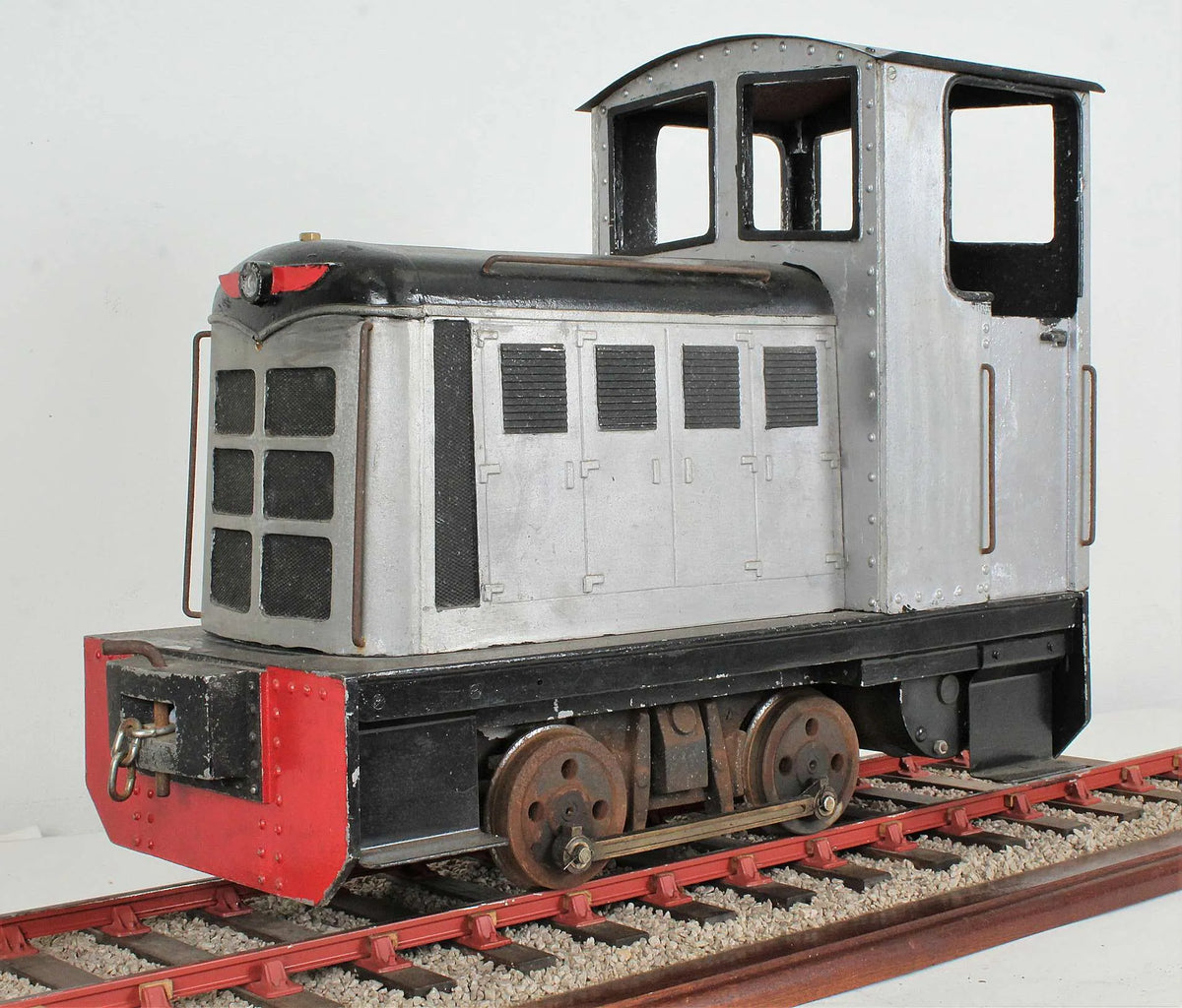 5 inch gauge Maxitrak "Simplicity II" 0-4-0 battery electric
