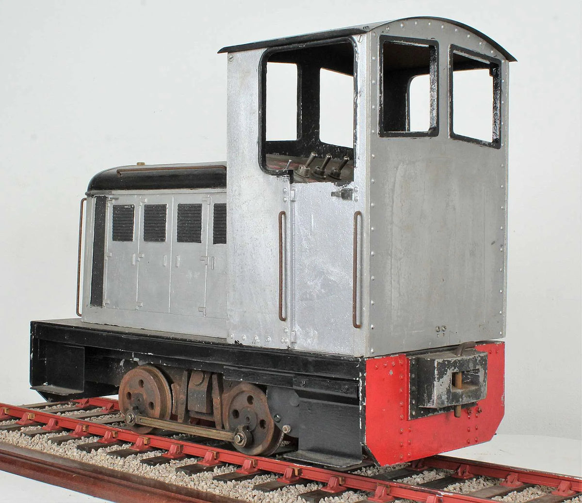 5 inch gauge Maxitrak "Simplicity II" 0-4-0 battery electric