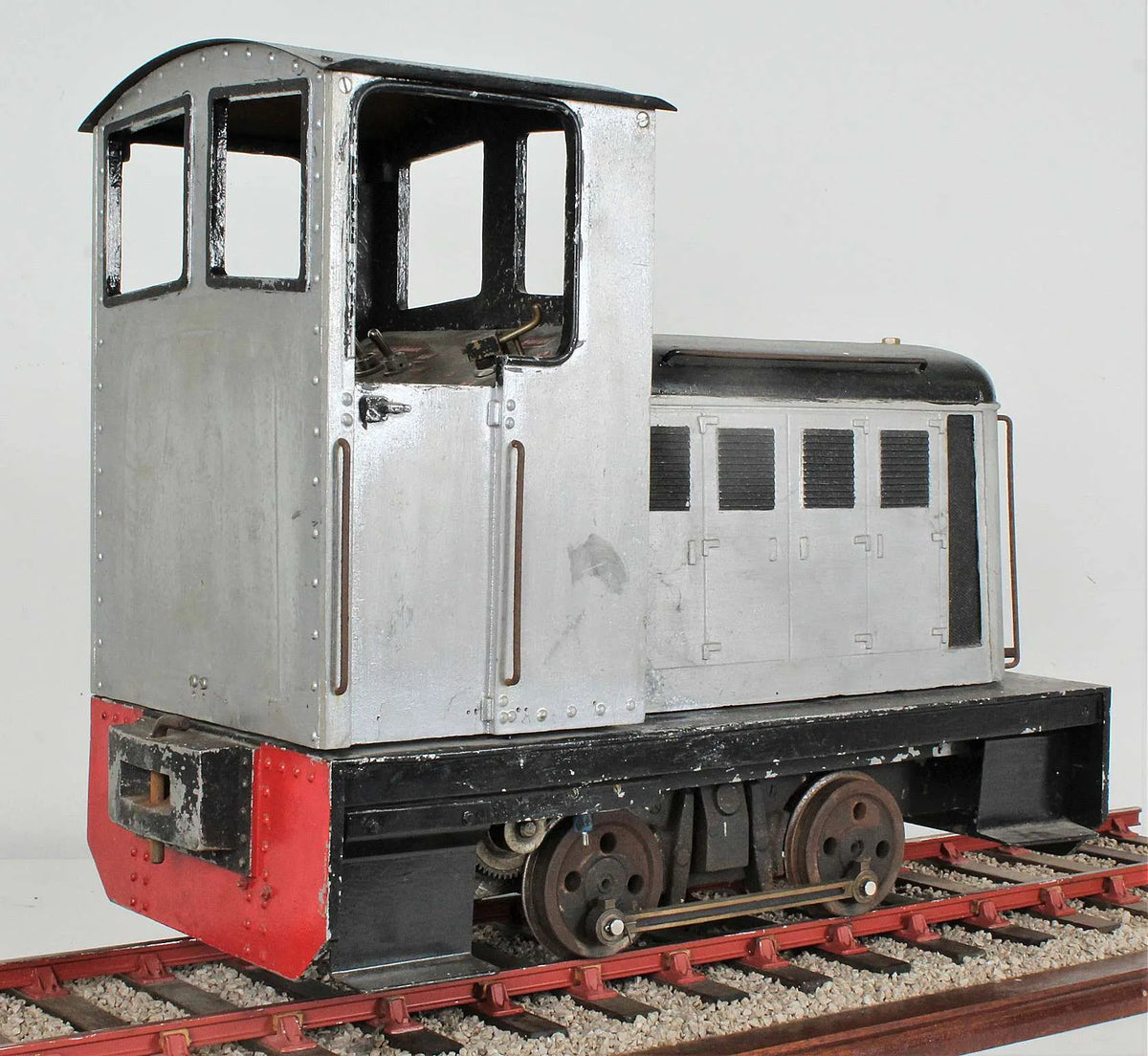 5 inch gauge Maxitrak "Simplicity II" 0-4-0 battery electric