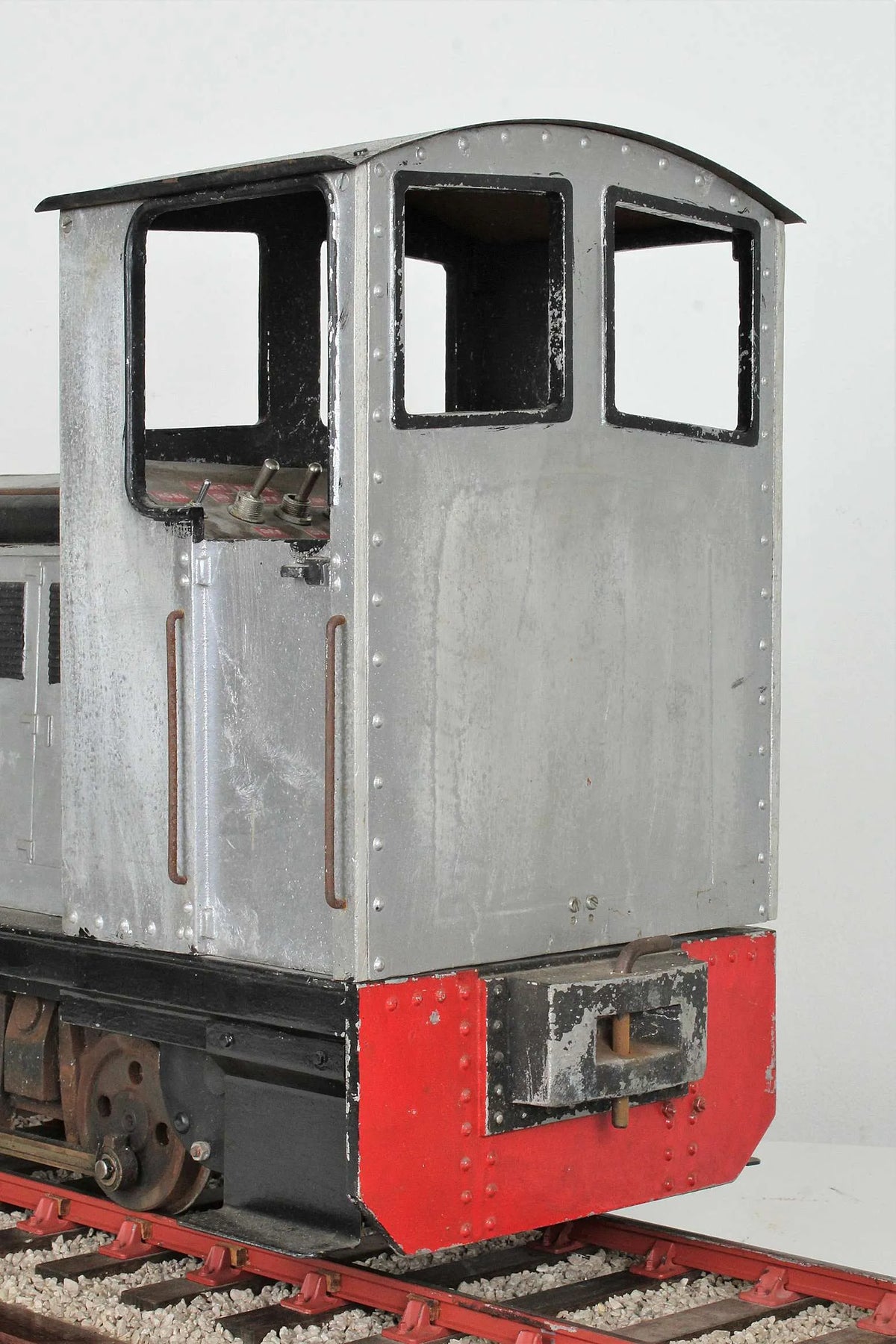 5 inch gauge Maxitrak "Simplicity II" 0-4-0 battery electric