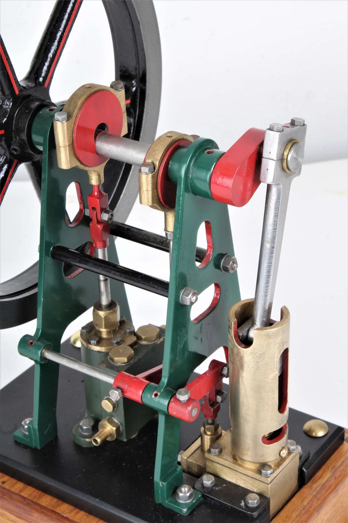 Vertical engine with pump on hardwood base