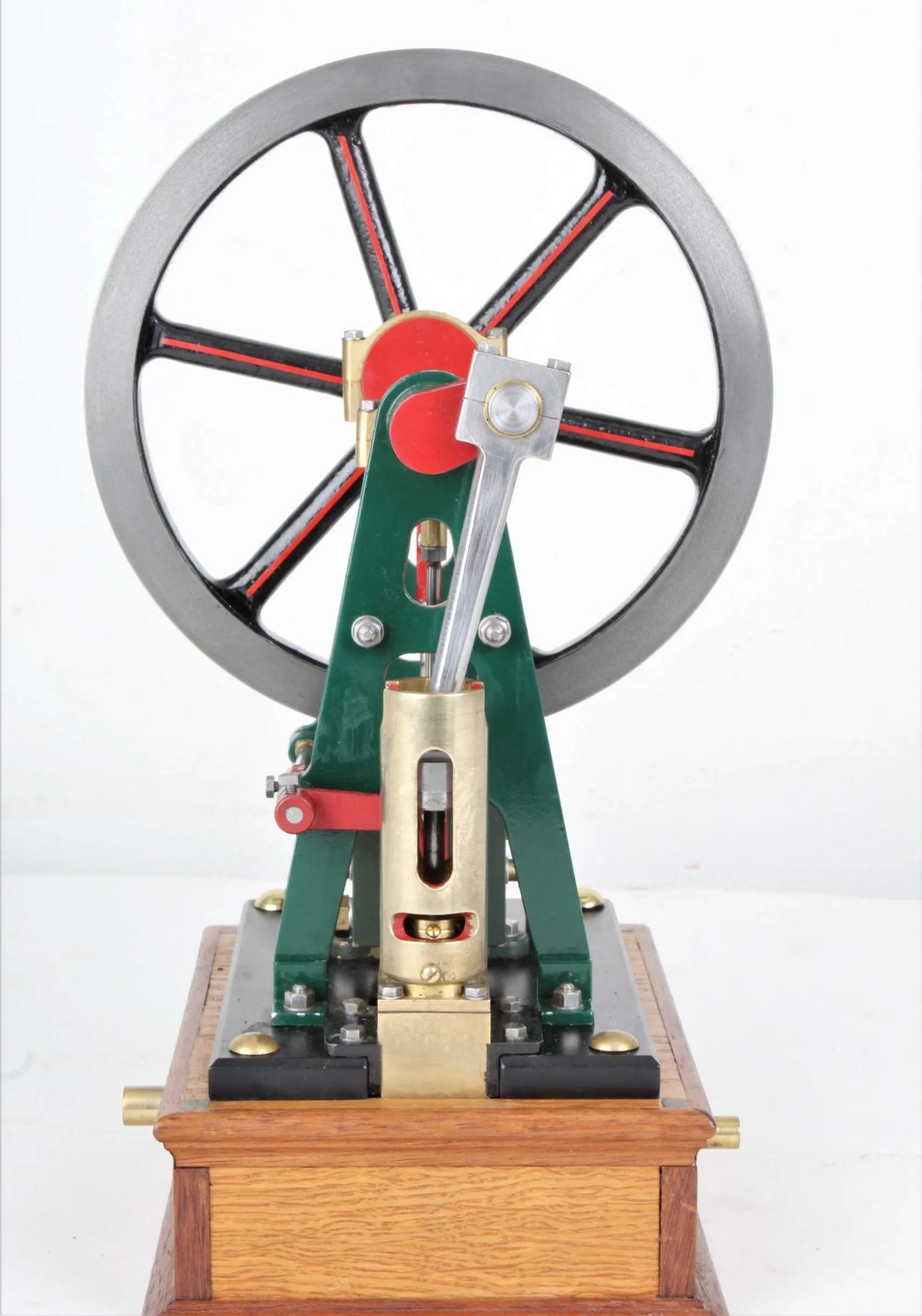Vertical engine with pump on hardwood base