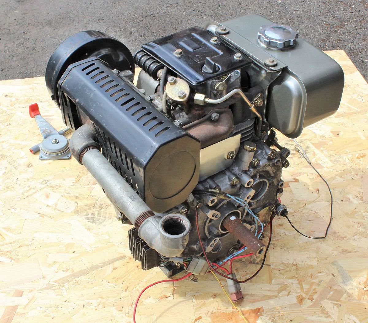Single cylinder diesel engine