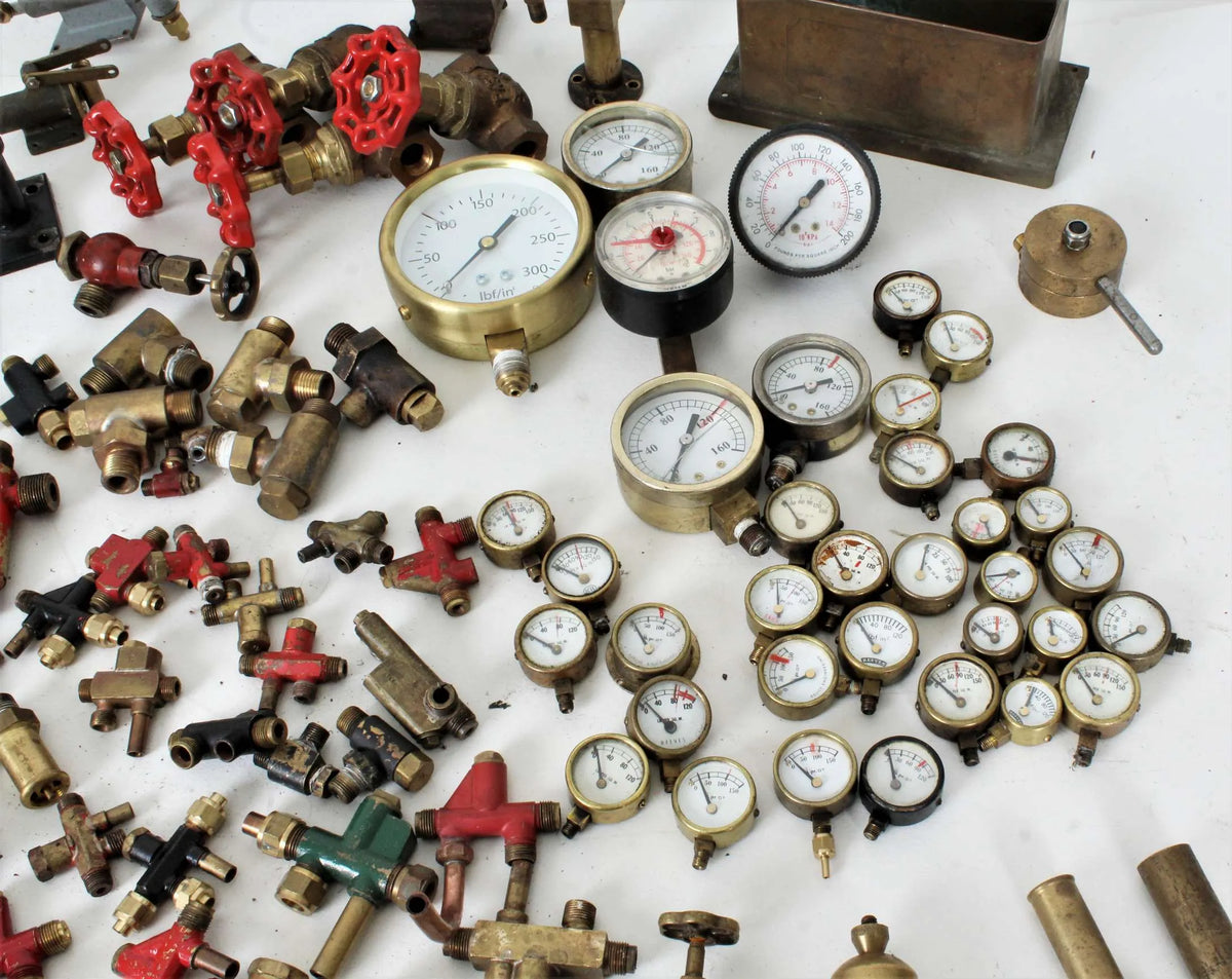 Box of fittings, injectors, gauges, hand pumps