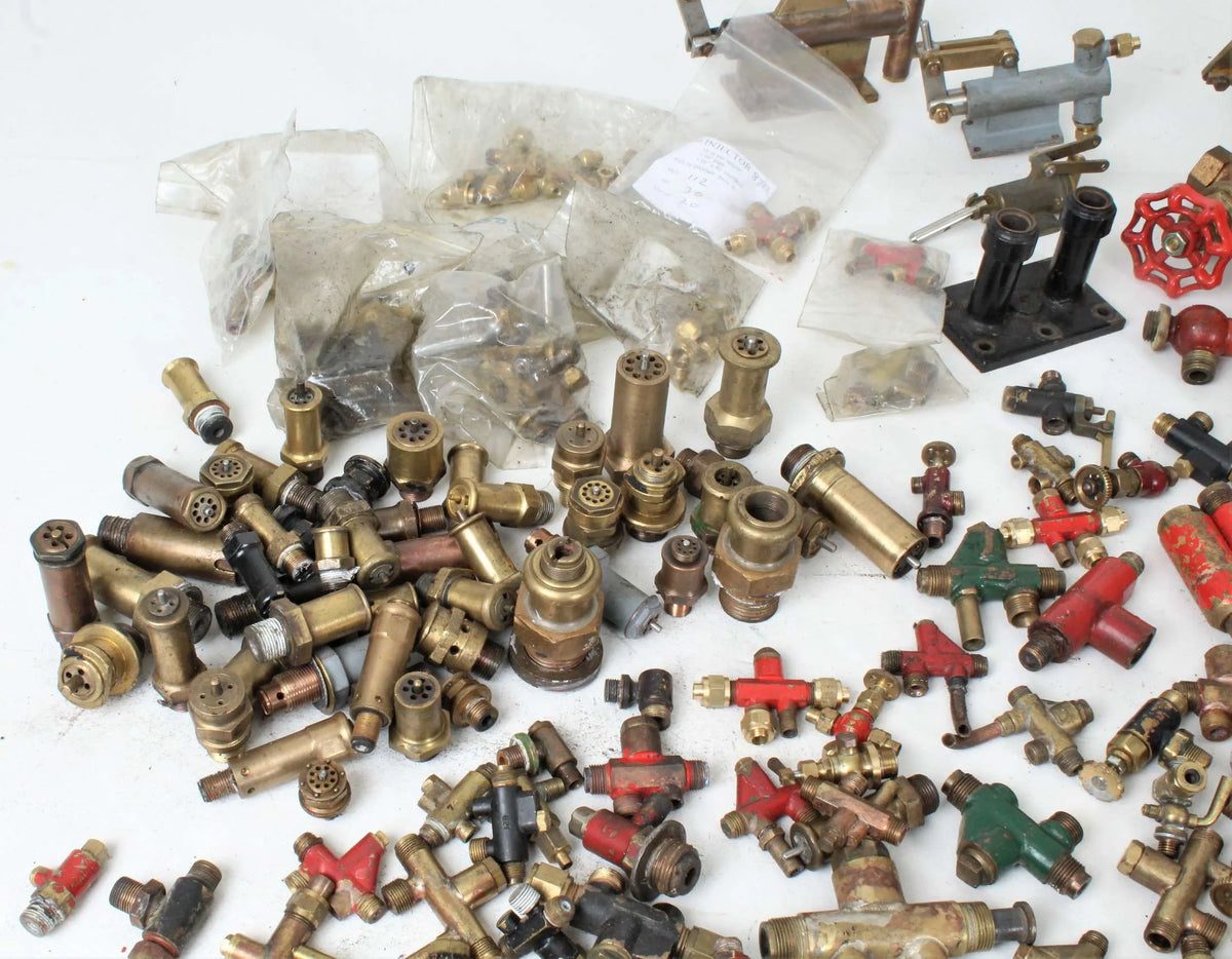Box of fittings, injectors, gauges, hand pumps