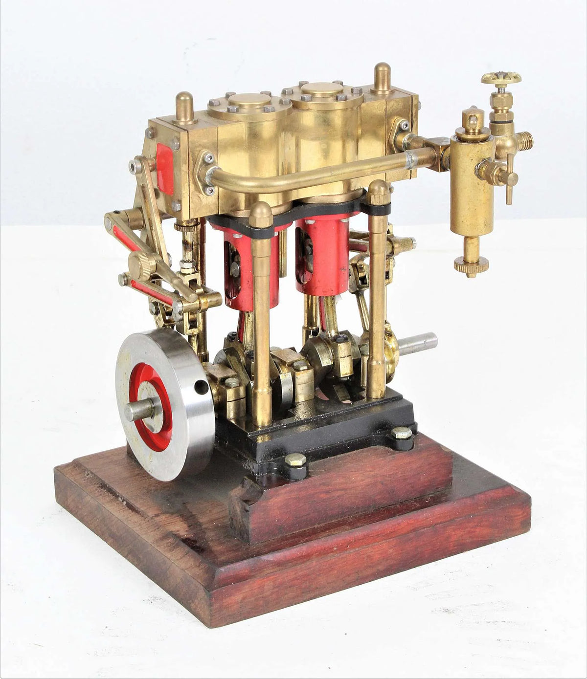 Vertical engine with Stephenson's reversing gear