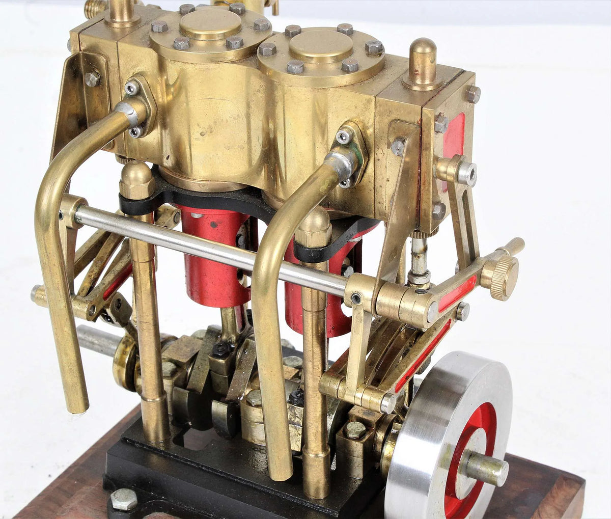 Vertical engine with Stephenson's reversing gear