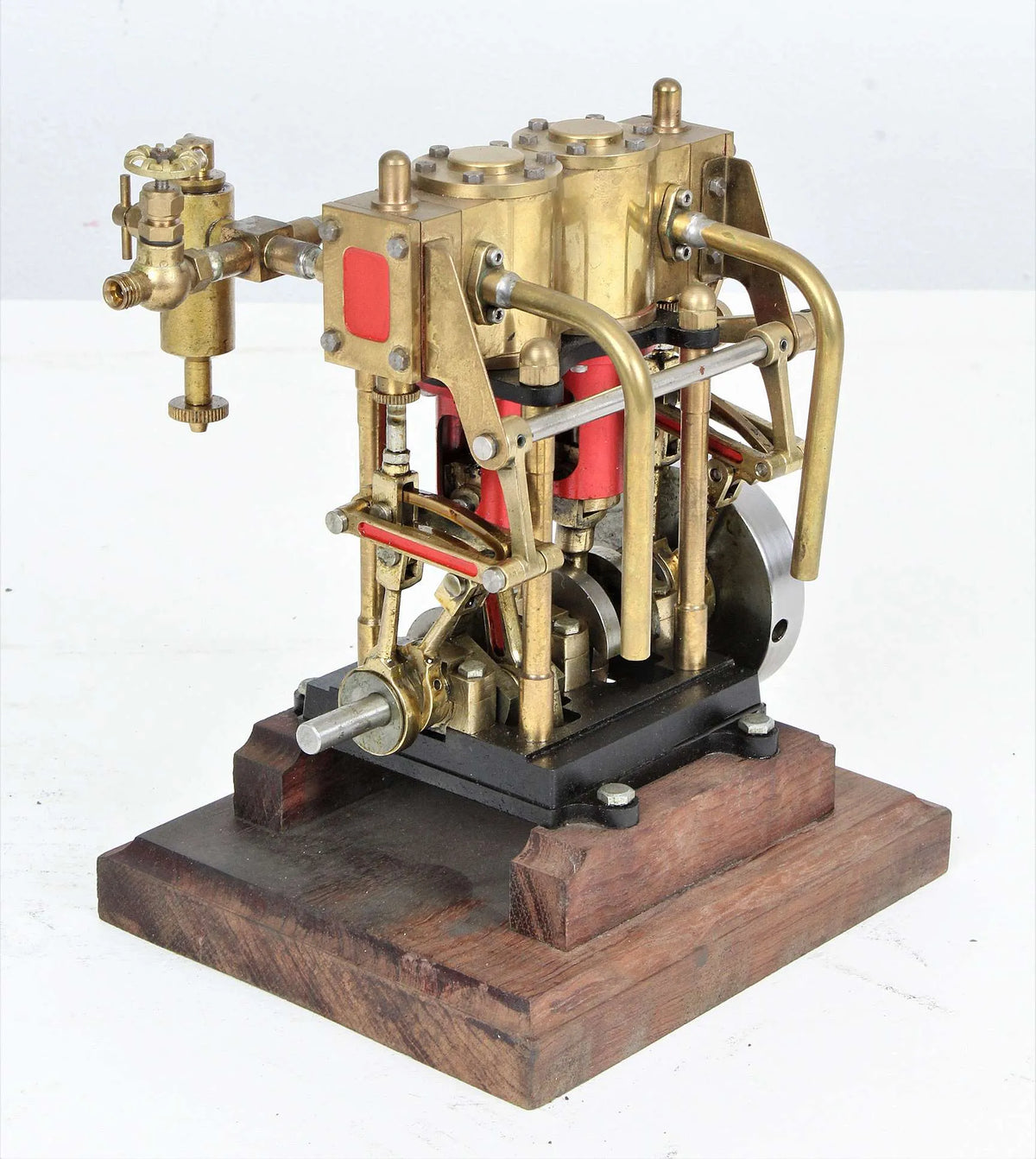 Vertical engine with Stephenson's reversing gear