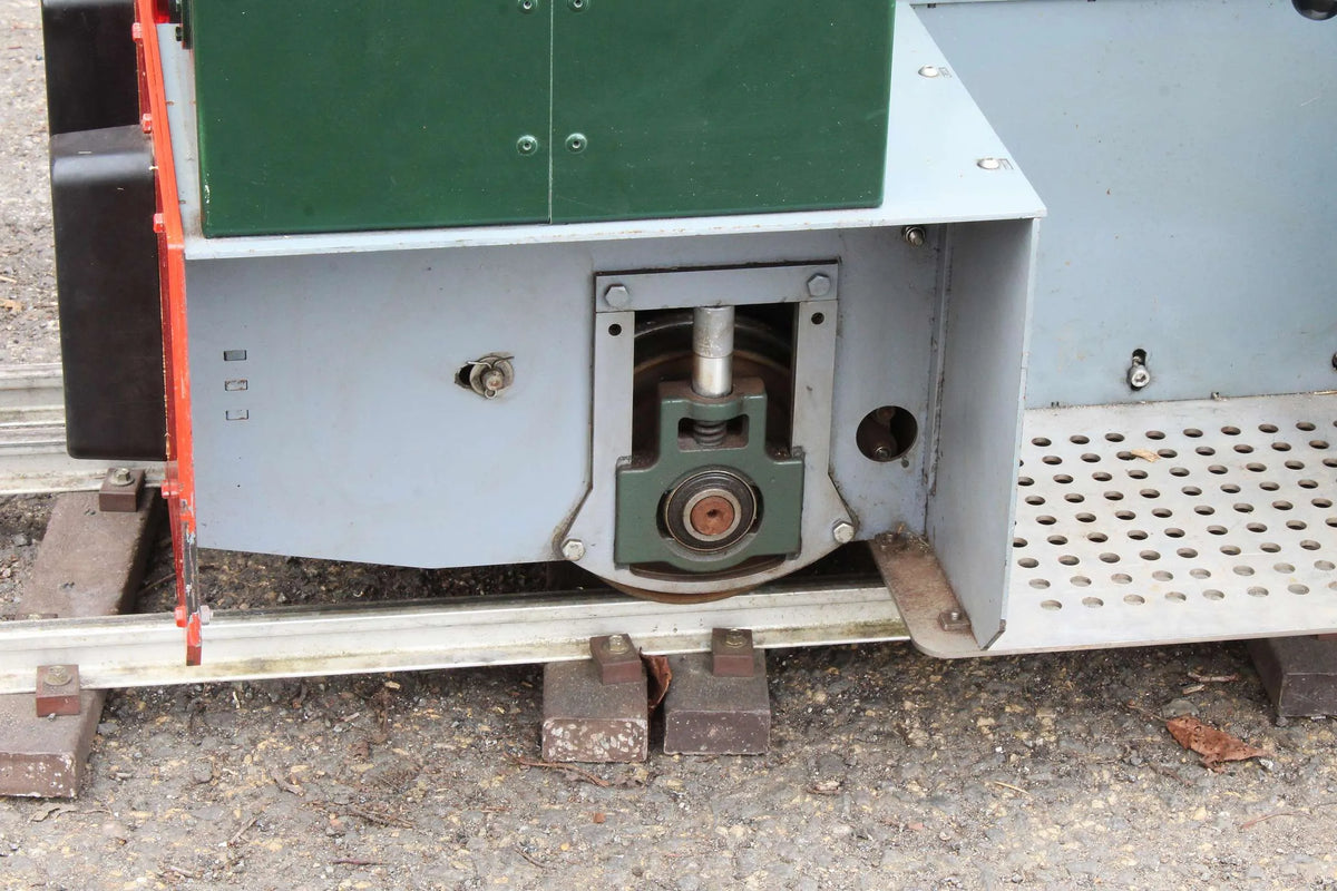 7 1/4 inch narrow gauge battery-electric