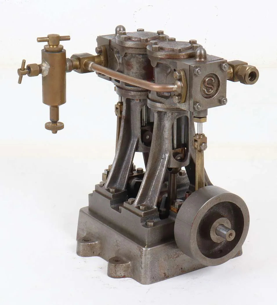 Stuart Double Ten engine with displacement lubricator