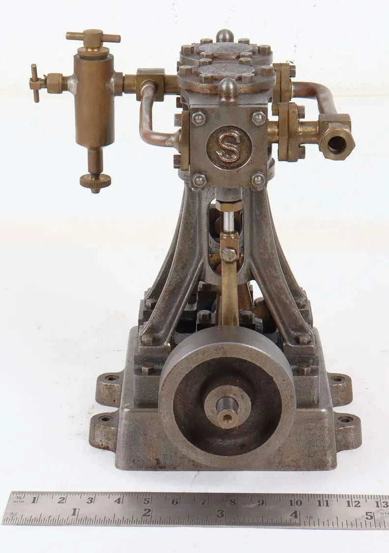 Stuart Double Ten engine with displacement lubricator