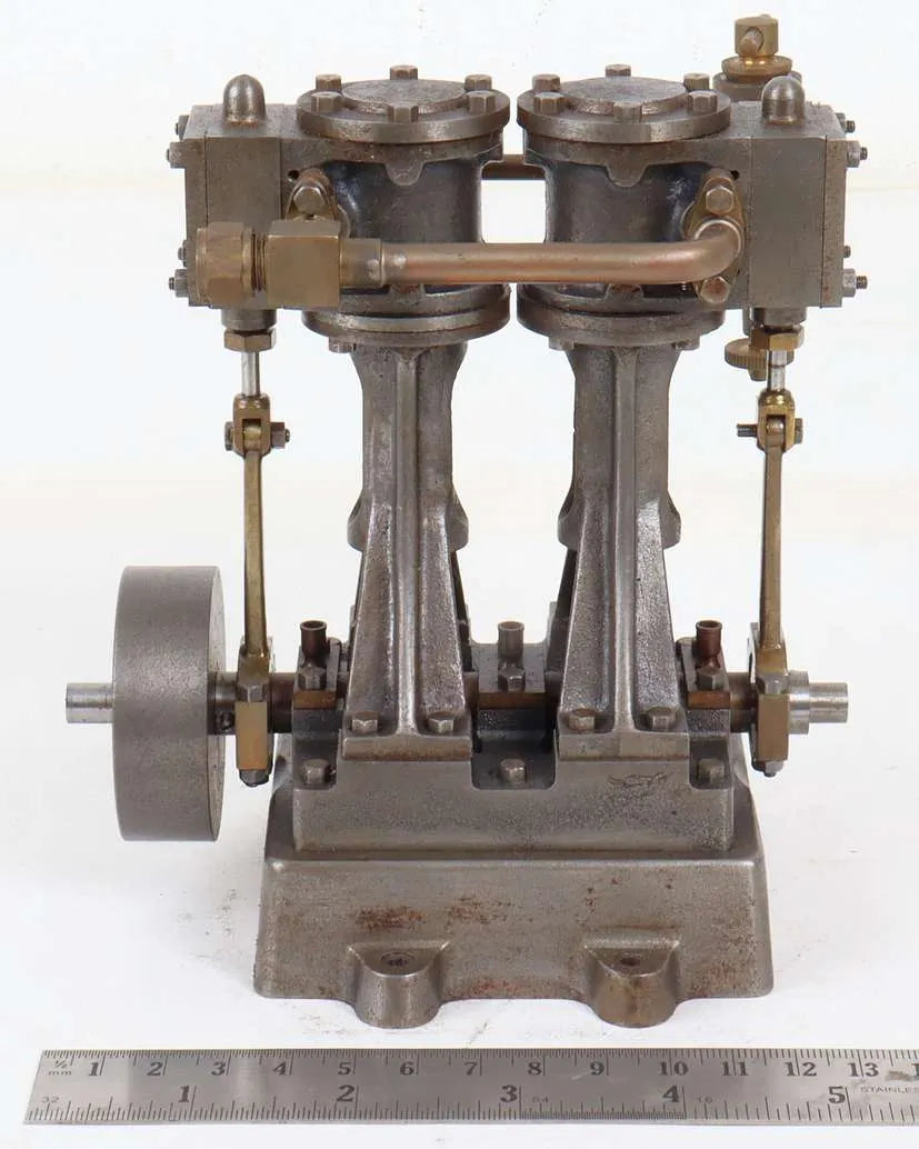 Stuart Double Ten engine with displacement lubricator