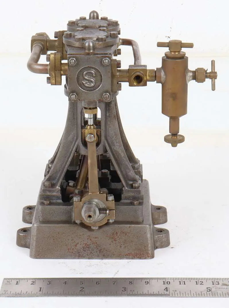 Stuart Double Ten engine with displacement lubricator