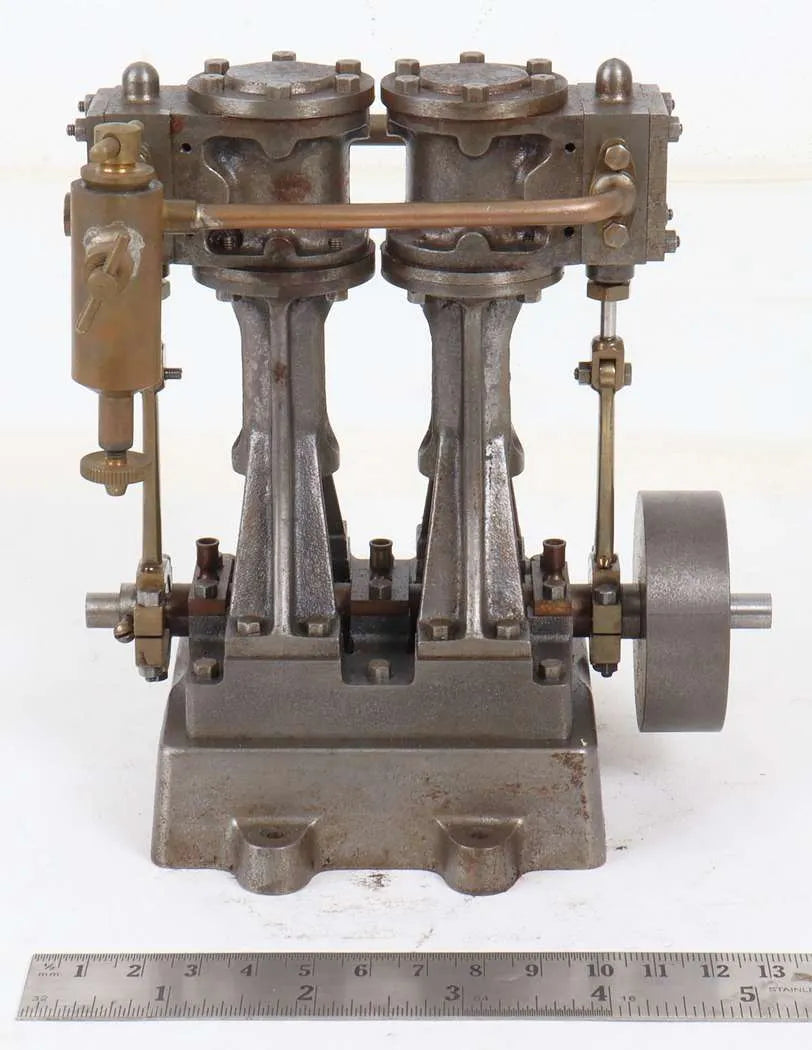 Stuart Double Ten engine with displacement lubricator