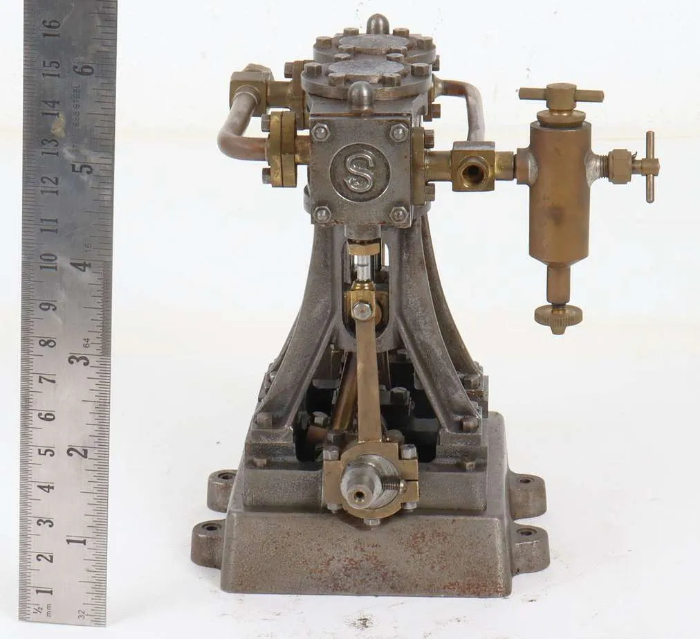 Stuart Double Ten engine with displacement lubricator