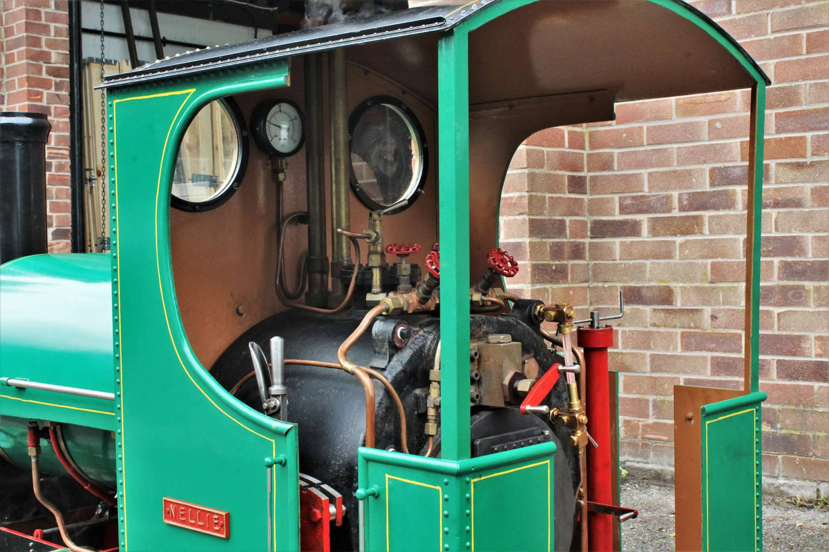 10 1/4 inch gauge "Sweet Pea" 0-4-0ST with tender
