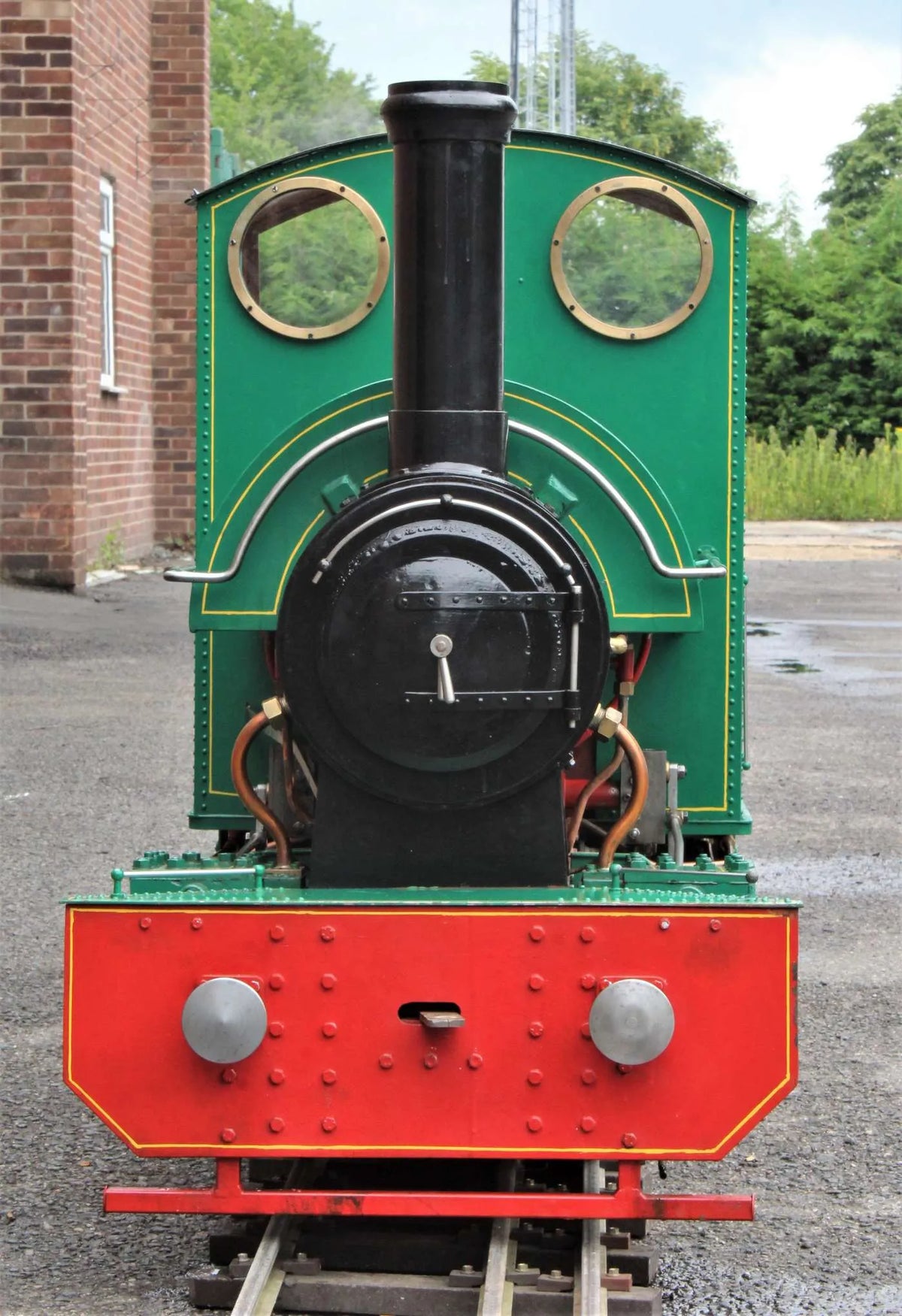 10 1/4 inch gauge "Sweet Pea" 0-4-0ST with tender