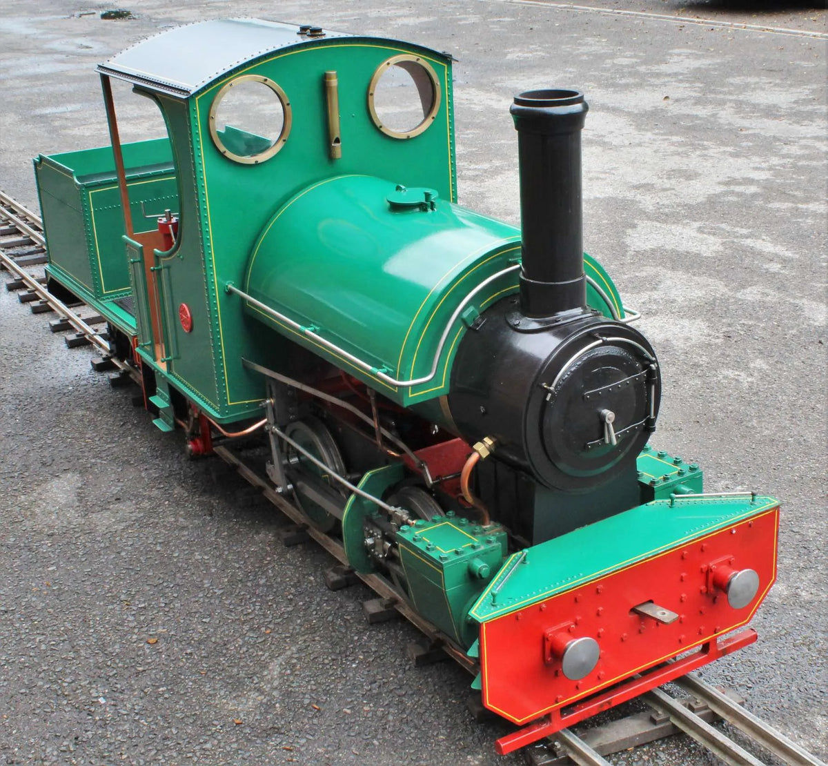 10 1/4 inch gauge "Sweet Pea" 0-4-0ST with tender