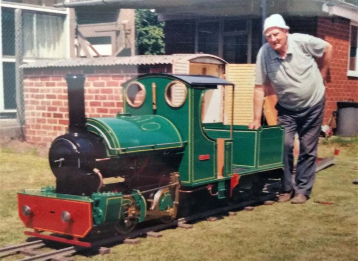 10 1/4 inch gauge "Sweet Pea" 0-4-0ST with tender