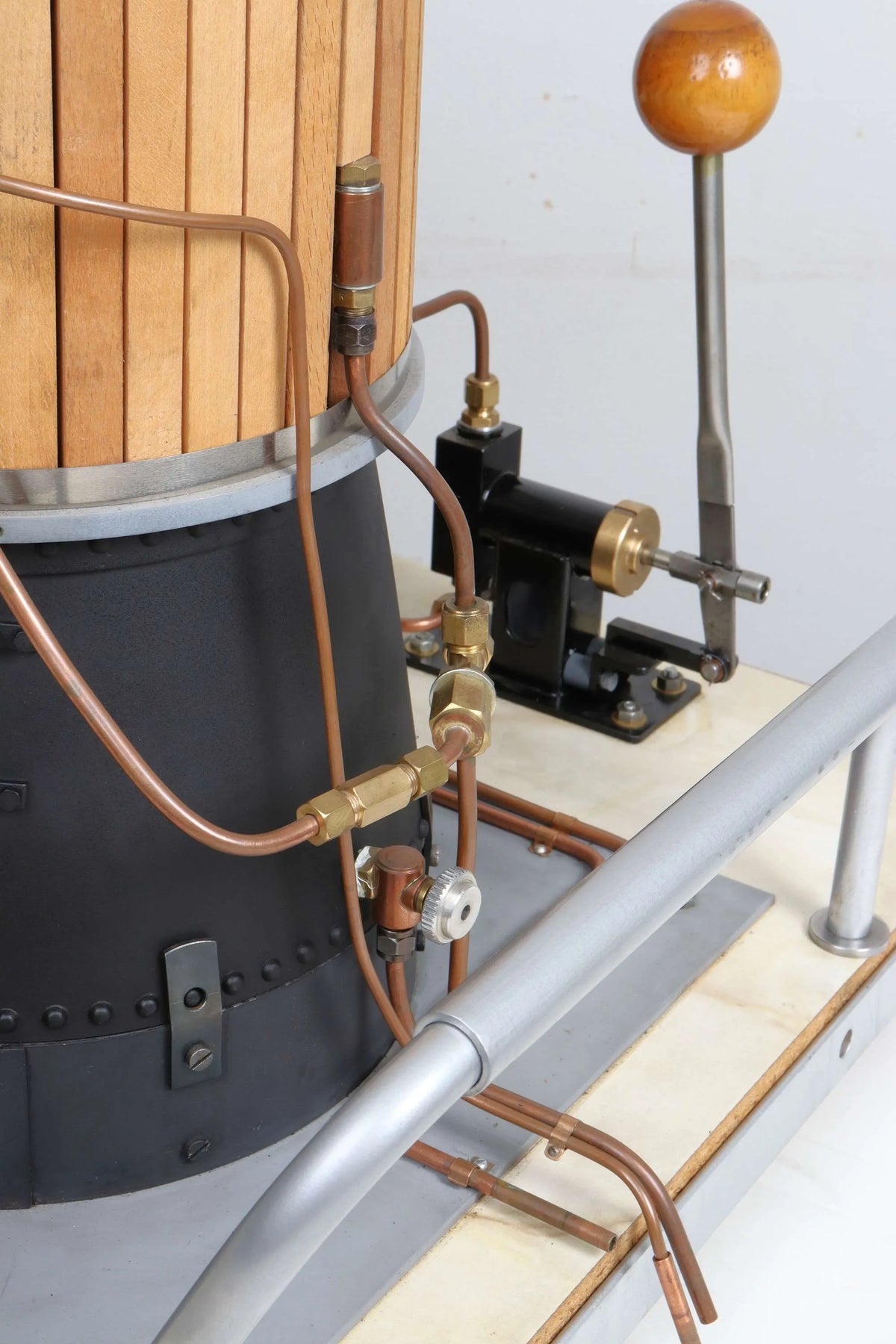 Vertical boiler with injector test rig